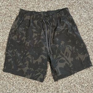 PrAna Metric E-Waist Recycled Poly Blend Swim Trunks (L) Floral Camo- Like New⭐️